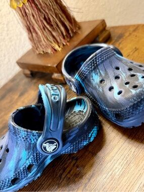 CROCS Baby/ toddlers' size 4 Navy, Purple, Turquoise Tie-Dye Classic Clog